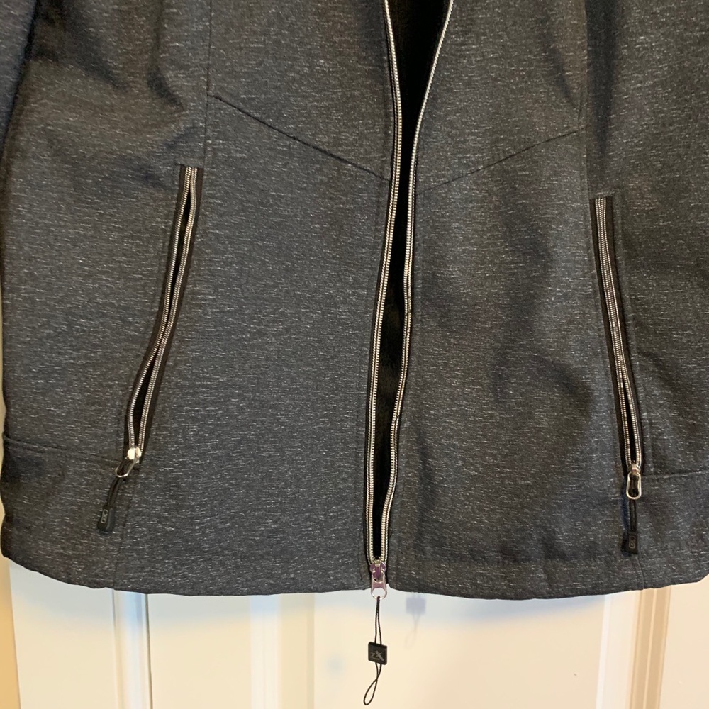 Ladies grey zip front jacket. - Picture 6 of 8